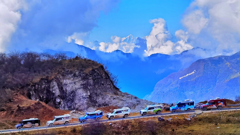 旅美速腾越野房车旅行之川西牛背山！海拔3660米挑战极限